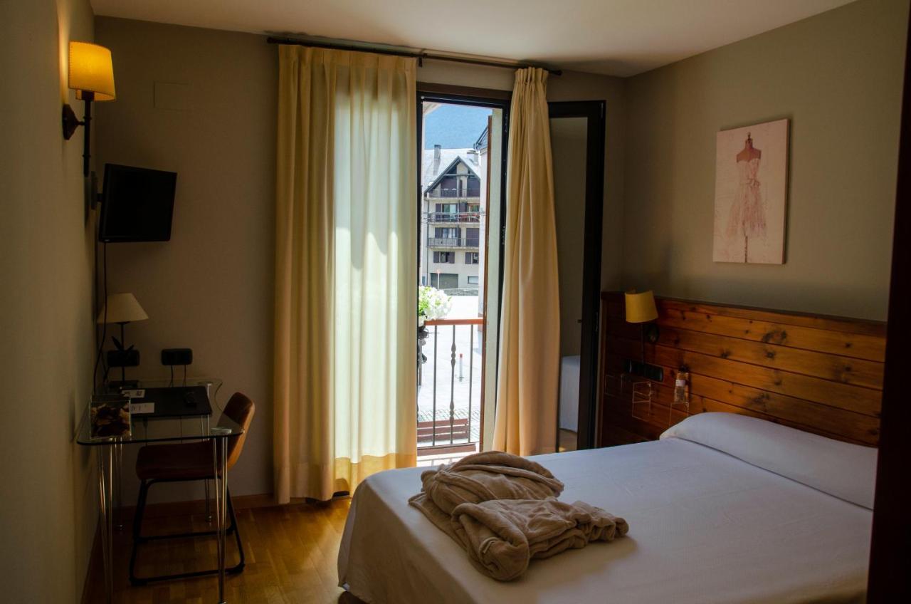 Albares Hotel Vielha Bagian luar foto